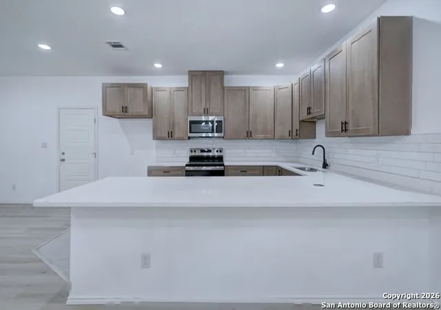 Photo 4 of Sale Pending at 214 Uvalde, San Antonio, TX 78210 | MLS# 1934800 | Listing updated on 2026-04-05