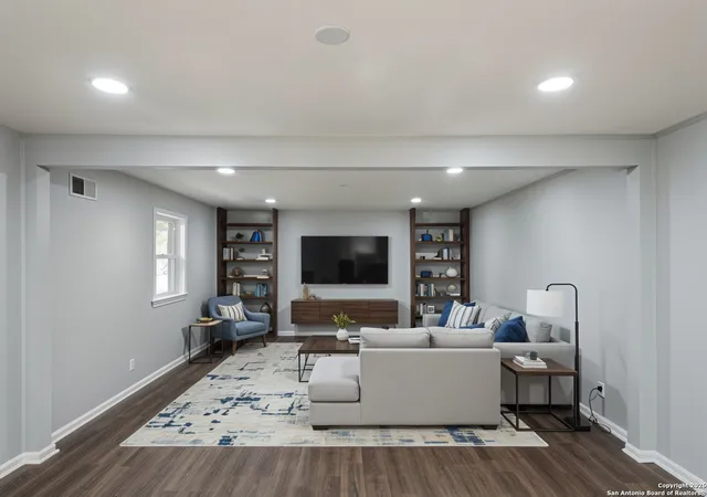 Photo 4 of Sale Pending at 446 Concord, San Antonio, TX 78201 | MLS# 1934808 | Listing updated on 2026-04-10