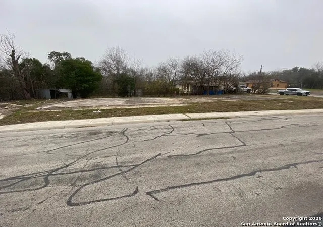 Photo 2 of Land for sale at 1006 N Grimes St, San Antonio, TX 78202 | MLS# 1934810 | Listing updated on 2026-07-15