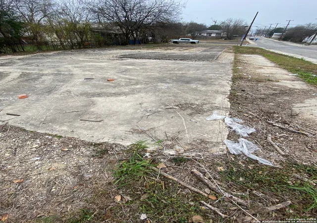 Photo 4 of Land for sale at 1006 N Grimes St, San Antonio, TX 78202 | MLS# 1934810 | Listing updated on 2026-07-15