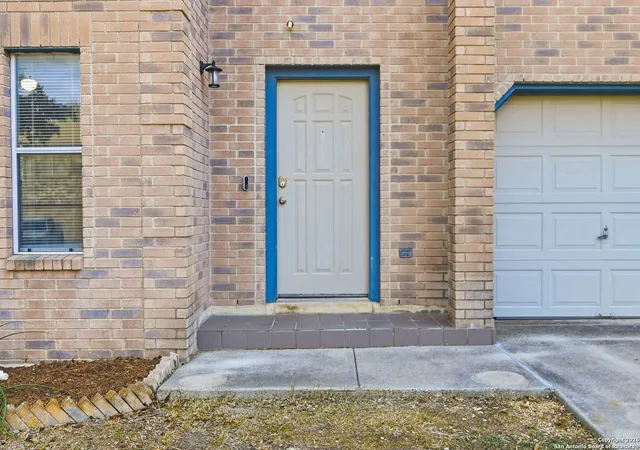 Photo 3 of Sale Pending at 8211 Maverick Ridge Dr, San Antonio, TX 78240 | MLS# 1934828 | Listing updated on 2026-01-29