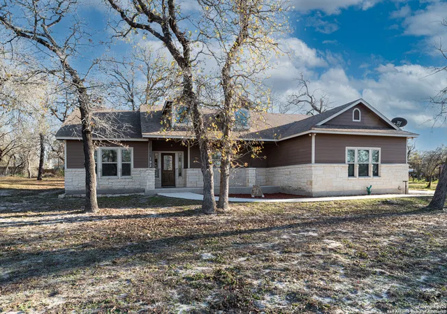 Photo 2 of Sale Pending at 192 Great Oaks Blvd, La Vernia, TX 78121 | MLS# 1934876 | Listing updated on 2026-05-11