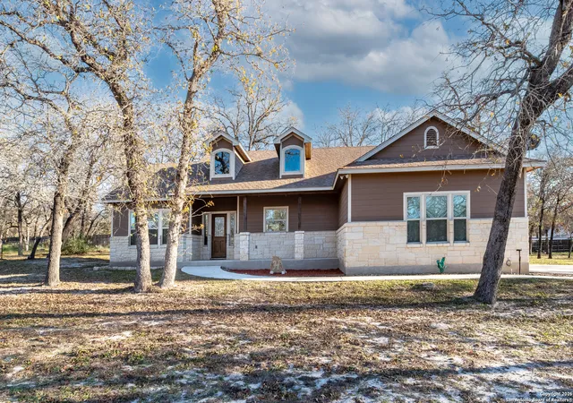 Photo 1 of Sale Pending at 192 Great Oaks Blvd, La Vernia, TX 78121 | MLS# 1934876 | Listing updated on 2026-05-11