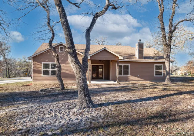 Photo 4 of Sale Pending at 192 Great Oaks Blvd, La Vernia, TX 78121 | MLS# 1934876 | Listing updated on 2026-05-11