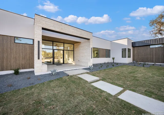 Photo 3 of Single family home for sale at 108 Whittingham, San Antonio, TX 78231 | MLS# 1934991 | Listing updated on 2026-03-20