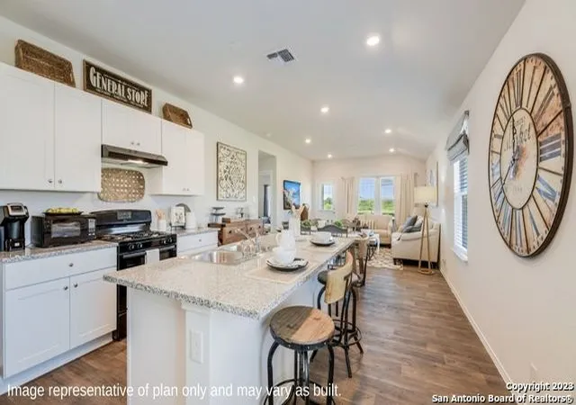 Photo 4 of Sale Pending at 156 Western Gull Dr, San Antonio, TX 78228 | MLS# 1935034 | Listing updated on 2026-03-03