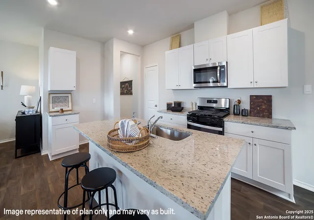 Photo 3 of Sale Pending at 124 Pigeon Green, San Antonio, TX 78207 | MLS# 1935037 | Listing updated on 2026-02-11