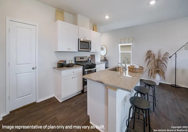 Photo 4 of Sale Pending at 124 Pigeon Green, San Antonio, TX 78207 | MLS# 1935037 | Listing updated on 2026-02-11