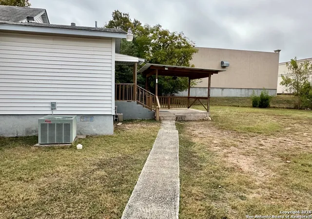 Photo 3 of Single family home for sale at 103 Jefferson St, Kerrville, TX 78028 | MLS# 1935062 | Listing updated on 2026-03-10