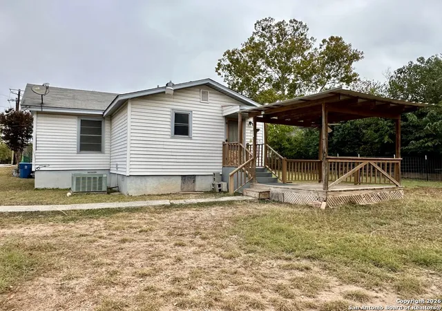 Photo 4 of Single family home for sale at 103 Jefferson St, Kerrville, TX 78028 | MLS# 1935062 | Listing updated on 2026-03-10