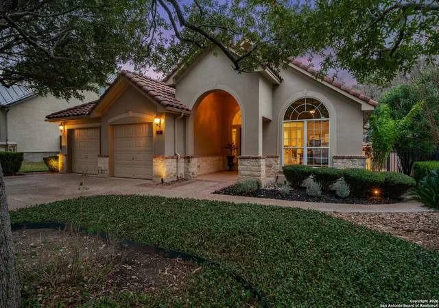 Photo 3 of Sale Pending at 8 Orsinger Fld, San Antonio, TX 78230 | MLS# 1935163 | Listing updated on 2026-02-07