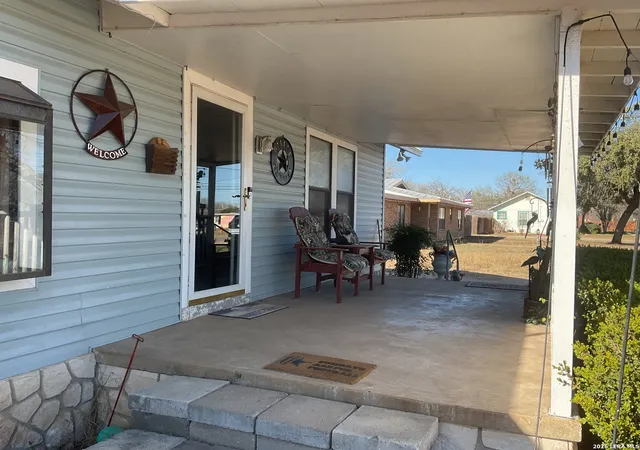 4th image of 110 Renfro, Devine, TX 78016 | MLS# 1935296