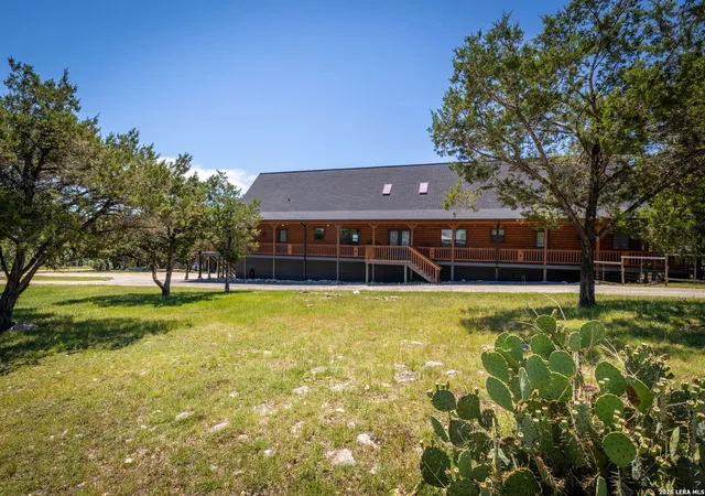 Photo 4 of Single family home for sale at 1012 Mourning Dove, Canyon Lake, TX 78133 | MLS# 1935312 | Listing updated on 2026-09-04