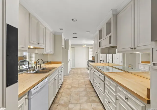 Photo 4 of Condo for sale at 700 Hildebrand #301, San Antonio, TX 78212 | MLS# 1935396 | Listing updated on 2026-05-02