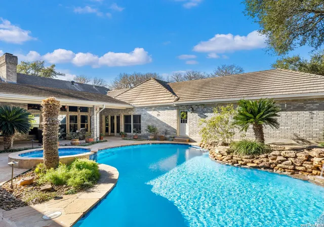 Photo 2 of Sale Pending at 519 Stonewood St, San Antonio, TX 78216 | MLS# 1935531 | Listing updated on 2026-01-31