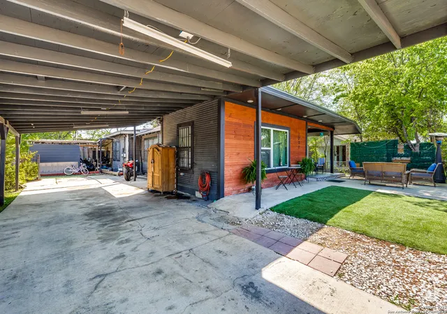 2nd image of 1002 Lee Hall, San Antonio, TX 78201 | MLS# 1935575