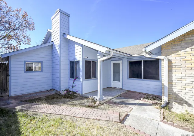 Photo 3 of Sale Pending at 16607 Crested Butte, San Antonio, TX 78247 | MLS# 1935644 | Listing updated on 2026-03-11
