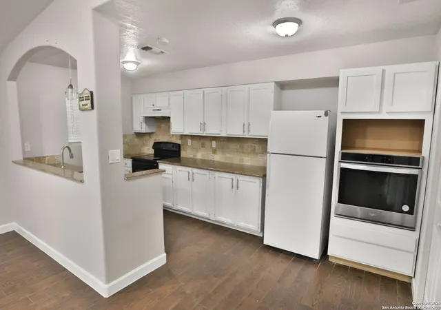 Photo 3 of Sale Pending at 7730 Pipers View, San Antonio, TX 78251 | MLS# 1935659 | Listing updated on 2026-03-24