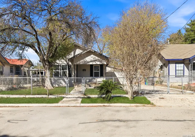 Photo 1 of Sale Pending at 319 Roslyn, San Antonio, TX 78204 | MLS# 1935663 | Listing updated on 2026-03-12