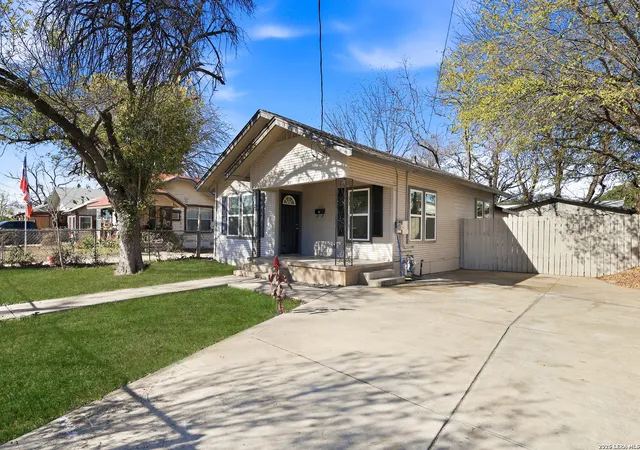 Photo 2 of Sale Pending at 319 Roslyn, San Antonio, TX 78204 | MLS# 1935663 | Listing updated on 2026-03-12