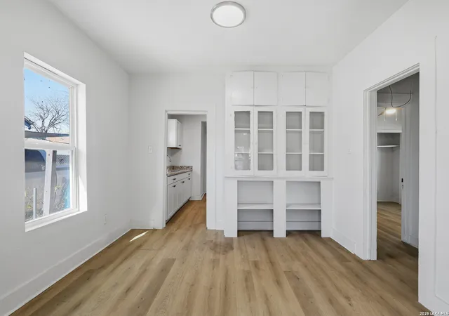 Photo 4 of Sale Pending at 319 Roslyn, San Antonio, TX 78204 | MLS# 1935663 | Listing updated on 2026-03-12