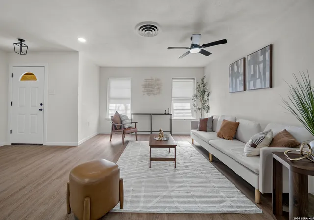 Photo 3 of Single family home for sale at 209 Windcrest Dr, Windcrest, TX 78239 | MLS# 1935681 | Listing updated on 2026-03-03