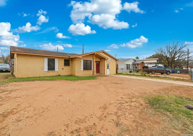 Photo 3 of Sale Pending at 410 Wimberly, San Antonio, TX 78221 | MLS# 1935709 | Listing updated on 2026-02-10