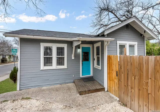Photo 3 of Single family home for sale at 3510 N Flores, San Antonio, TX 78212 | MLS# 1935763 | Listing updated on 2026-02-02