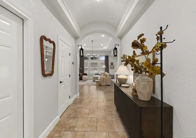 Photo 3 of Sale Pending at 6 Kings Cyn, San Antonio, TX 78258 | MLS# 1935798 | Listing updated on 2026-02-06