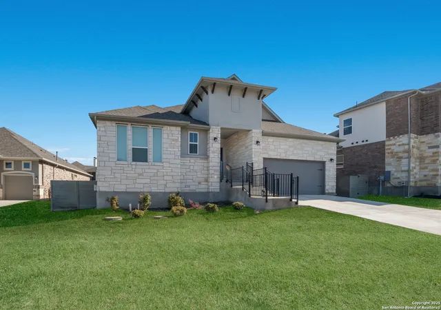 Photo 3 of Single family home for sale at 652 Vale Ct, New Braunfels, TX 78132 | MLS# 1935902 | Listing updated on 2026-07-31