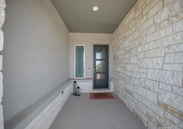 Photo 3 of Single family home for sale at 652 Vale Ct, New Braunfels, TX 78132 | MLS# 1935902 | Listing updated on 2026-07-31