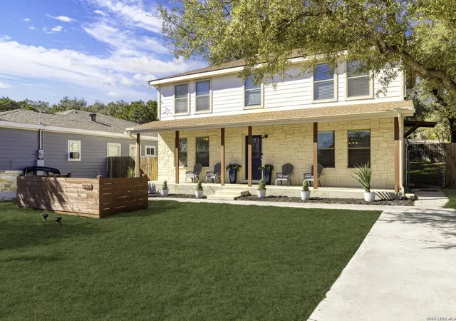Photo 2 of Single family home for sale at 1535 Bonnyview Dr, Canyon Lake, TX 78133 | MLS# 1935911 | Listing updated on 2026-04-24