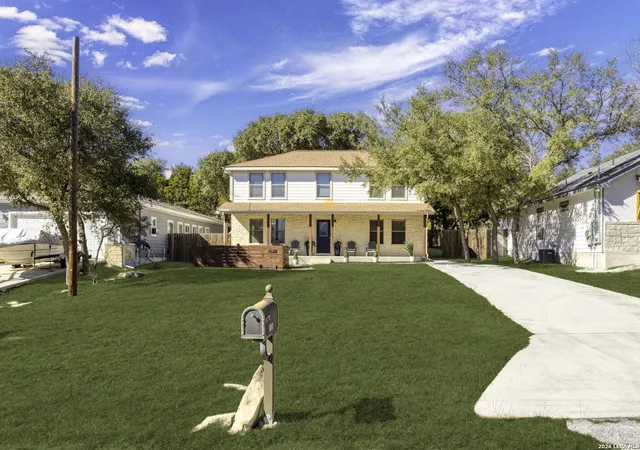 Photo 1 of Single family home for sale at 1535 Bonnyview Dr, Canyon Lake, TX 78133 | MLS# 1935911 | Listing updated on 2026-04-24