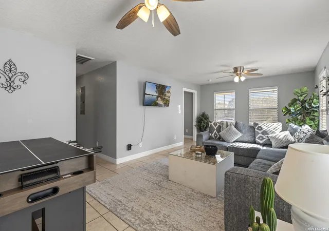 Photo 4 of Single family home for sale at 1535 Bonnyview Dr, Canyon Lake, TX 78133 | MLS# 1935911 | Listing updated on 2026-04-24