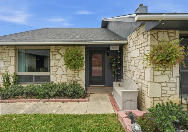 Photo 3 of Sale Pending at 3913 Pecan Ct, Schertz, TX 78108 | MLS# 1935913 | Listing updated on 2026-02-08