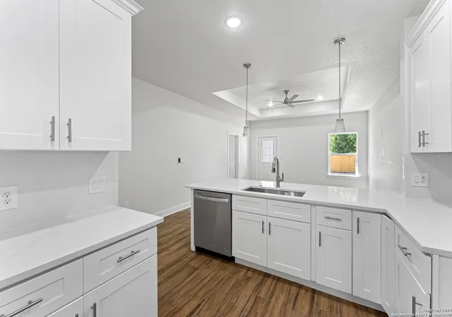 Photo 2 of Sale Pending at 2115 SW 19th Street, San Antonio, TX 78207 | MLS# 1936122 | Listing updated on 2026-04-13