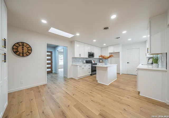 Photo 4 of Single family home for sale at 355 Donella, Hollywood Park, TX 78232 | MLS# 1936134 | Listing updated on 2026-09-05