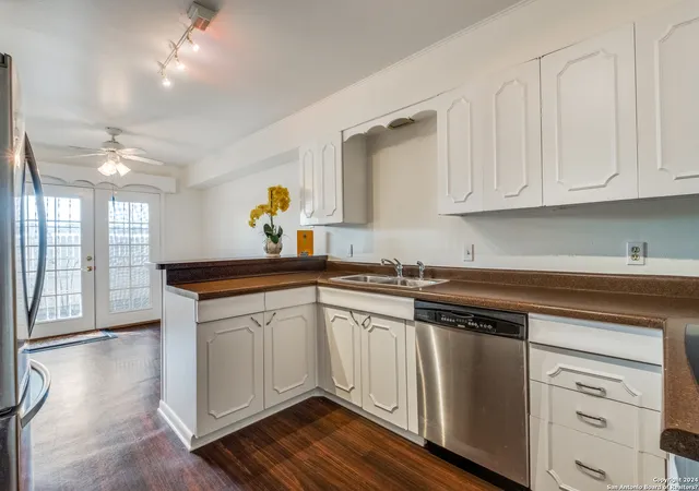 Listing Photo 4 - Condo for sale in building located at 108 Ruelle Ln, San Antonio, TX 78209 - Unit #108 A