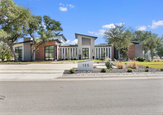 Photo 2 of Single family home for sale at 135 Whittingham, San Antonio, TX 78231 | MLS# 1936217 | Listing updated on 2026-02-17