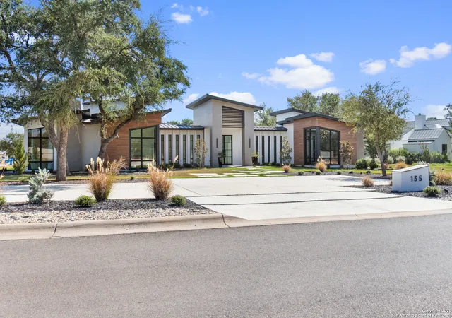 Photo 1 of Single family home for sale at 135 Whittingham, San Antonio, TX 78231 | MLS# 1936217 | Listing updated on 2026-02-17