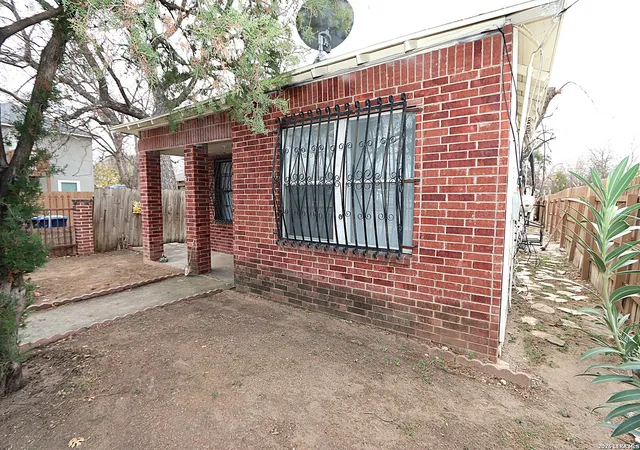 Photo 3 of Single family home for sale at 910 Culebra, San Antonio, TX 78201 | MLS# 1936427 | Listing updated on 2026-09-03