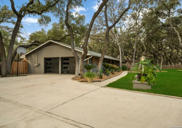 Photo 3 of Sale Pending at 207 Zornia Dr, San Antonio, TX 78213 | MLS# 1936512 | Listing updated on 2026-03-07