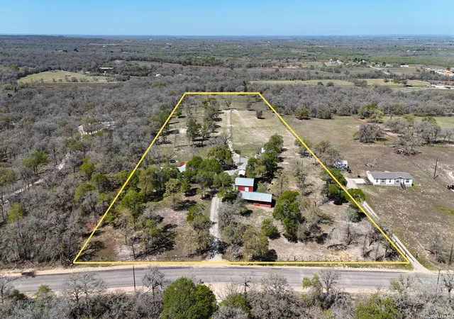 1st image of 470 Lyon, Seguin, TX 78155 | MLS# 1936533