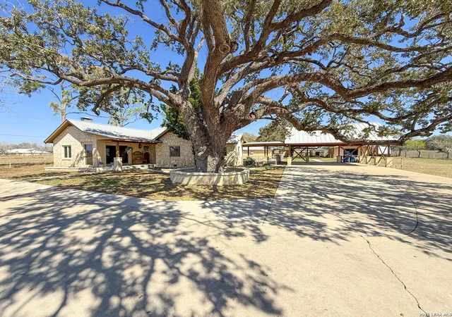 3rd image of 2828 2Nd St, Pleasanton, TX 78064 | MLS# 1936543