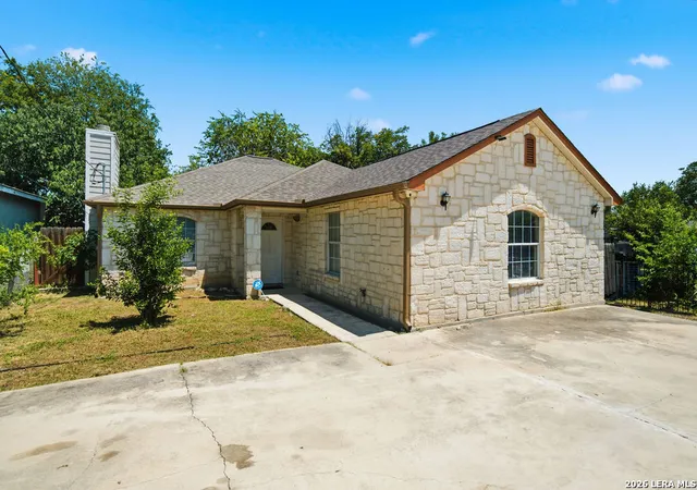 Photo 2 of Sale Pending at 370 N San Gabriel Ave, San Antonio, TX 78237 | MLS# 1936643 | Listing updated on 2026-09-03