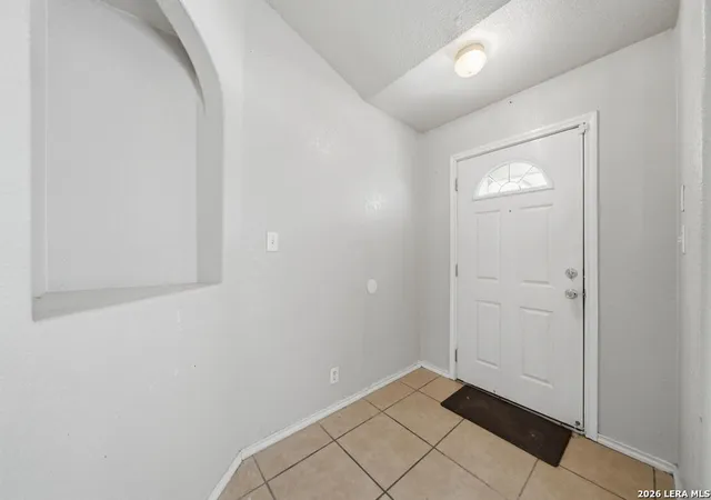 Photo 3 of Sale Pending at 370 N San Gabriel Ave, San Antonio, TX 78237 | MLS# 1936643 | Listing updated on 2026-09-03