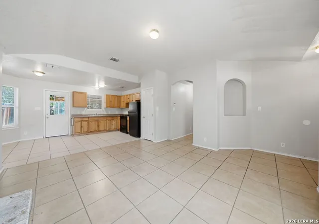 Photo 4 of Sale Pending at 370 N San Gabriel Ave, San Antonio, TX 78237 | MLS# 1936643 | Listing updated on 2026-09-03