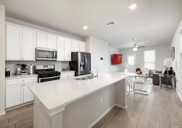 5th image of 706 Shorleaf, San Antonio, TX 78245 | MLS# 1936674
