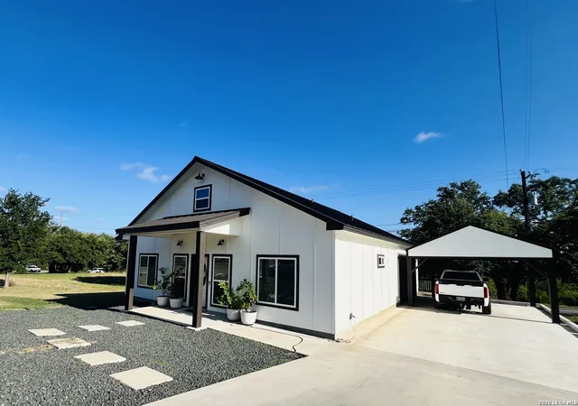2nd image of 708 Taylor Dr, Marble Falls, TX 78657 | MLS# 1936776
