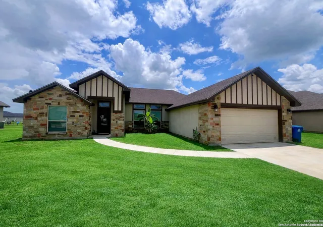 Photo 2 of Single family home for sale at 1729 Vista View, Pleasanton, TX 78064 | MLS# 1936827 | Listing updated on 2026-06-18